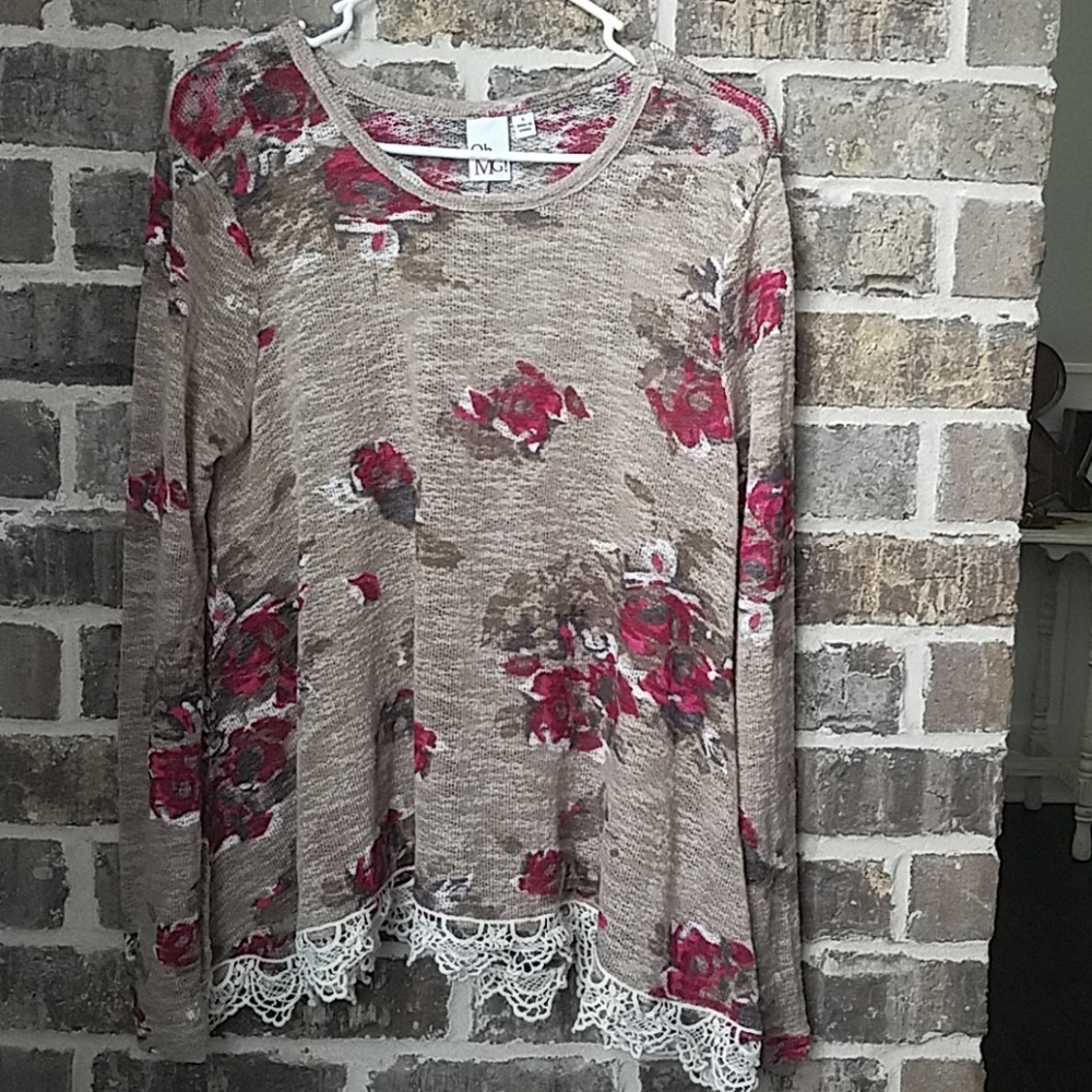 ❤Oh M G! Semi Sheer Floral Top